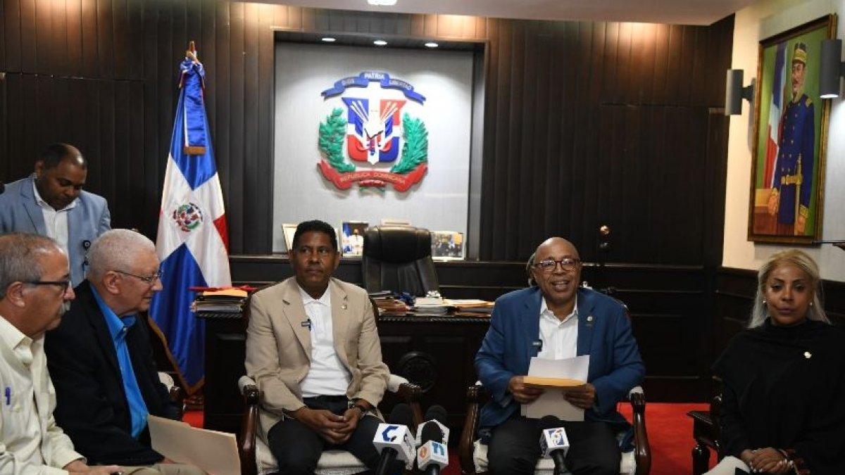 Alfredo Pacheco y diputados que representan el exterior