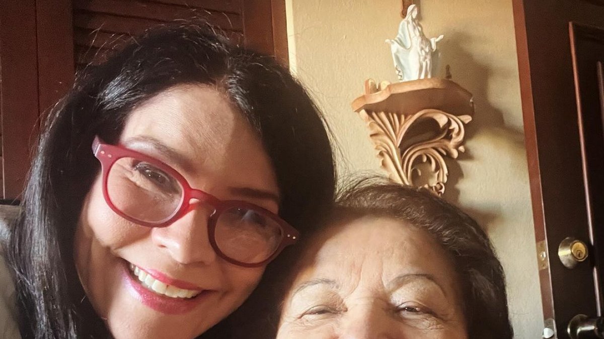 Alicia Ortega y su madre