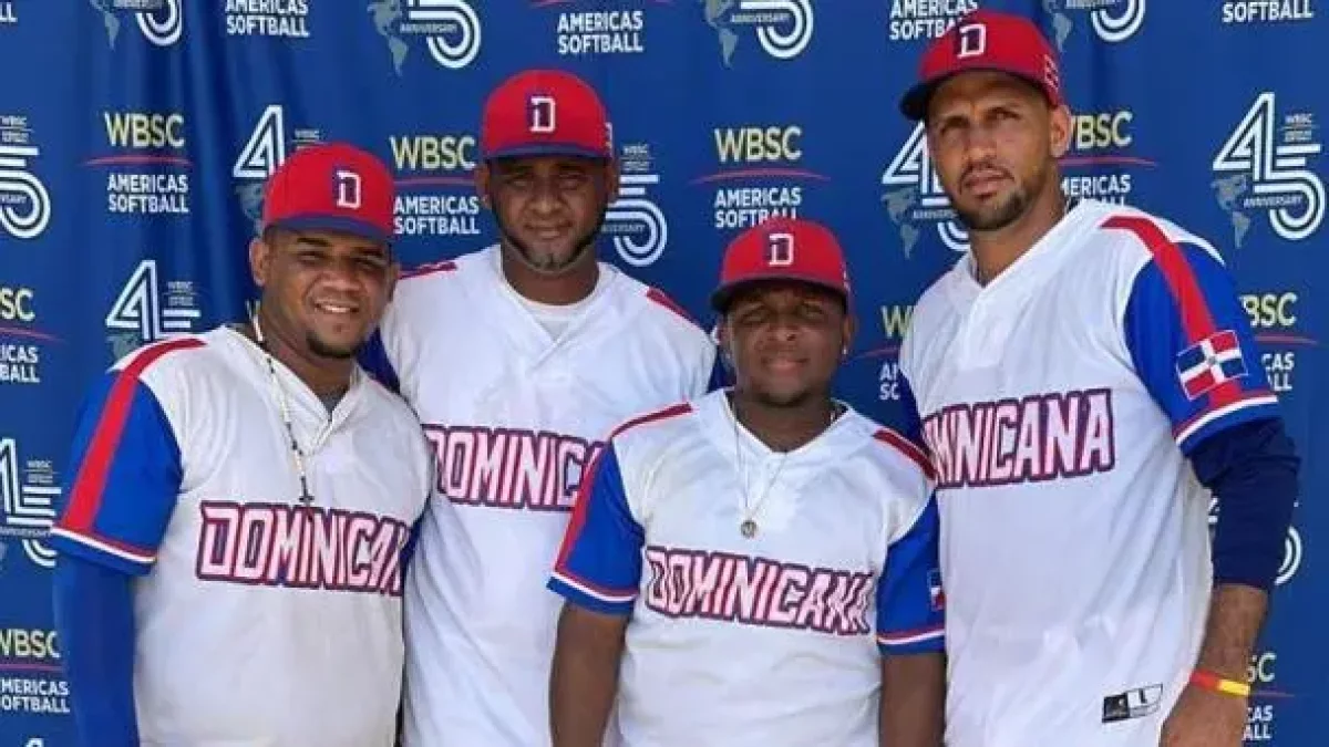 Los jugadores dominicanos celebran.