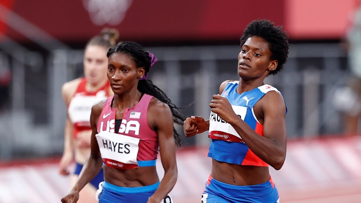 Aquí se observa la dominicana, Marileidy Paulino, llegando a la meta en una de las competencias internacionales en los 400 metros.