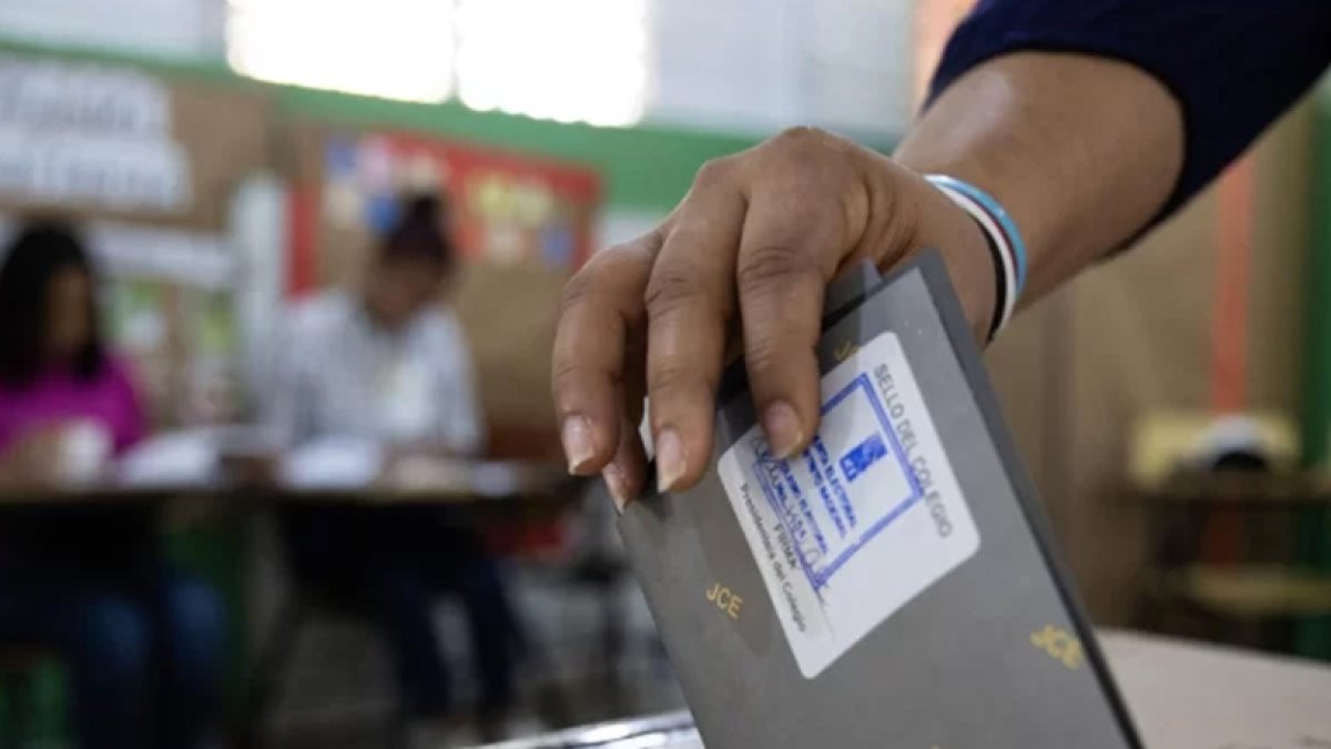 Ciudadanos ejercen su voto y mandan poderoso mensaje