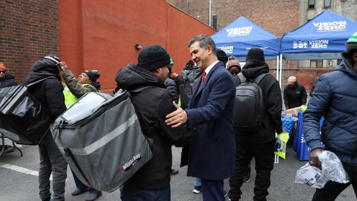 00000000 El comisionado DOT-NYC Ydanis Rodríguez escucha inquietudes de comunidad en Harlem