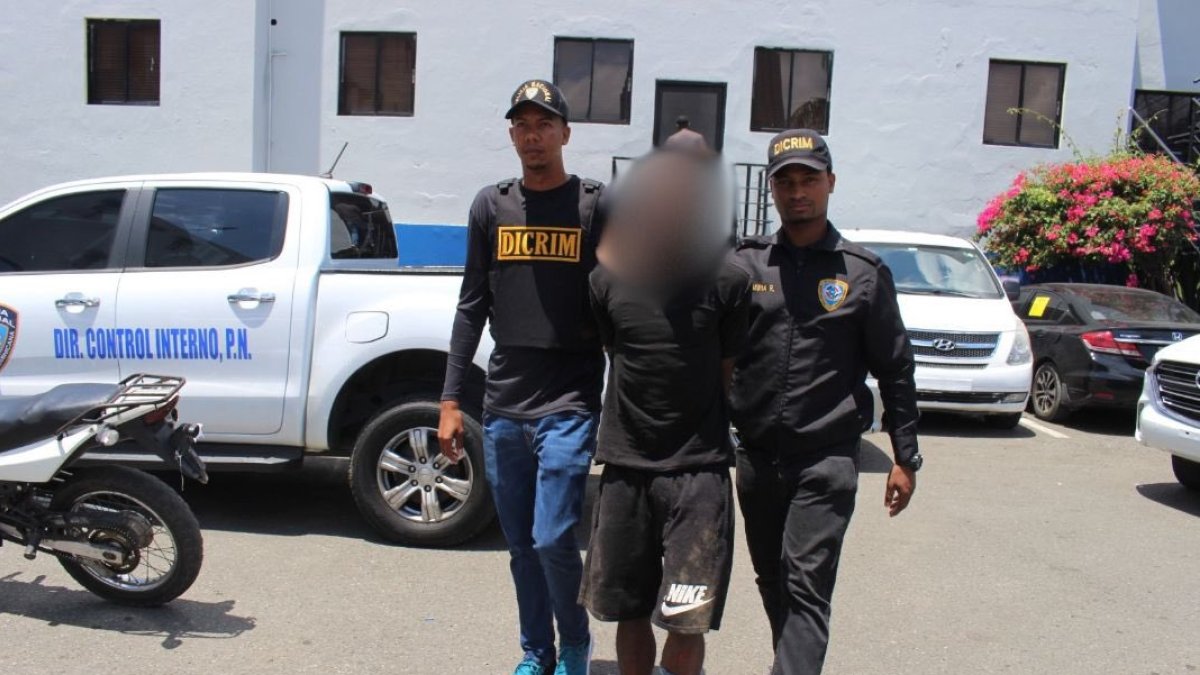 Se entrega Yeison, buscado por muerte de hombre durante robo en Boca Chica