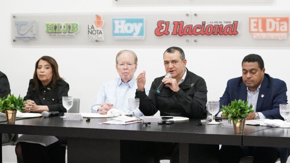 8-9_El País_16_1,p01