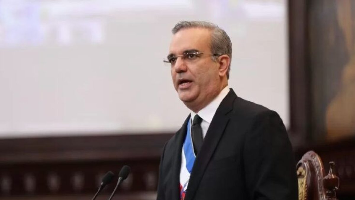 Fitch Raiting entiende que el triunfo de Luis Abinader “también podría desbloquear las reformas fiscales y económicas”.