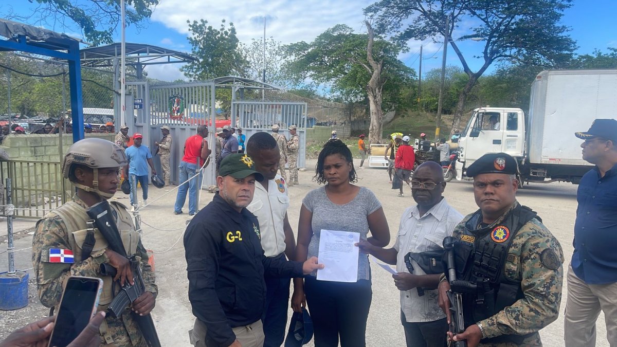 Ejército detiene a peligrosa fugitiva haitiana Clairzier Emase, al intentar ingresar al país por la zona fronteriza