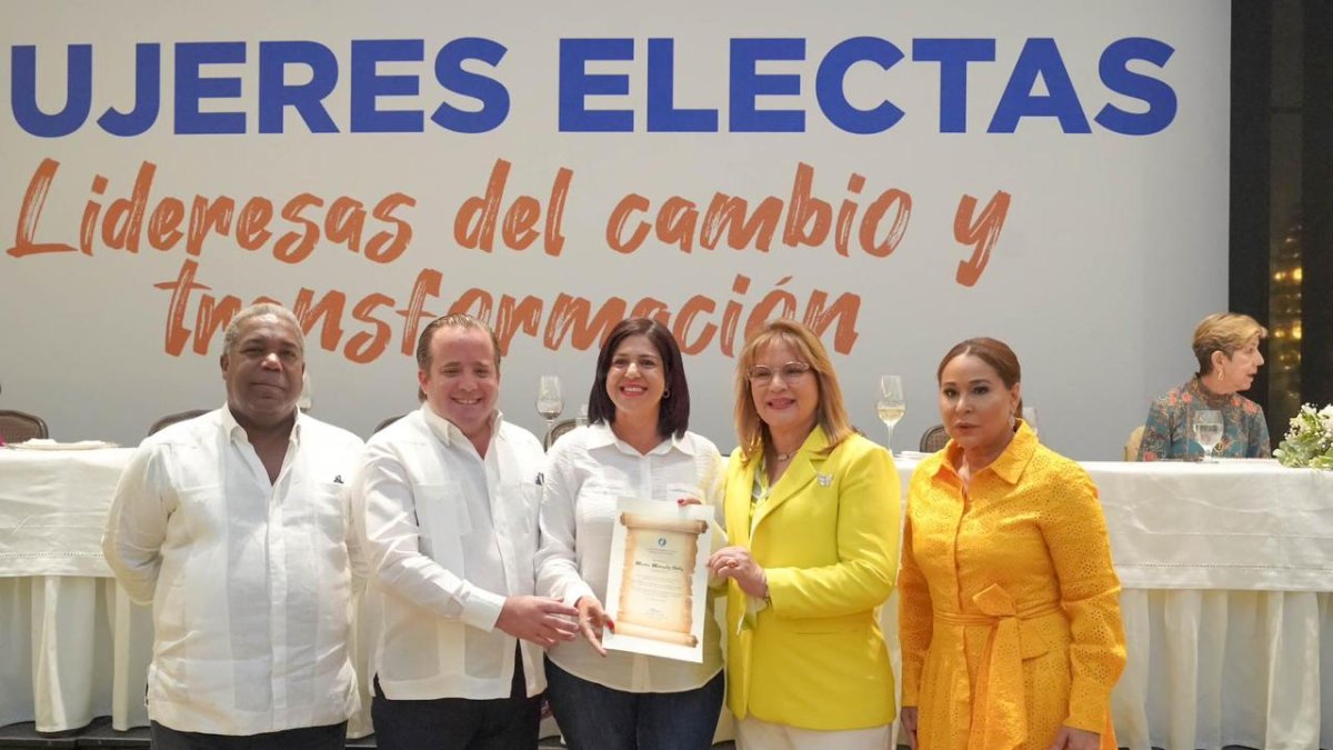 PRM reconoce a 59 féminas electas al poder legislativo