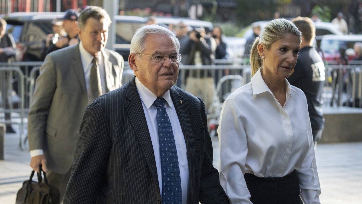 Democratic U.S. Sen. Bob Menendez of New Jersey and his wife Nadine Menendez arrive to the federal courthouse in New York, Wednesday, Sept. 27, 2023. Menendez is due in court to answer to federal charges alleging he used his powerful post to secretly advance Egyptian interests and carry out favors for local businessmen in exchange for bribes of cash and gold bars. (AP Photo/Jeenah Moon)
