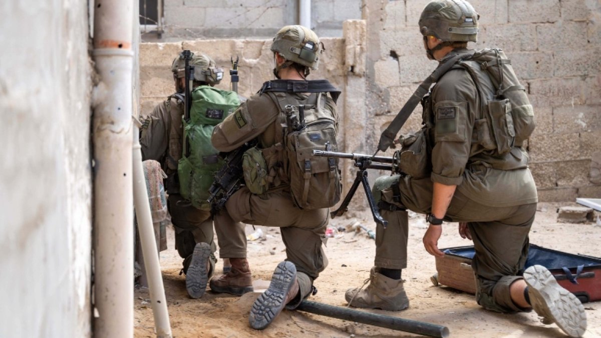 Soldados de Israel toman posiciones en Rafah.  EFE