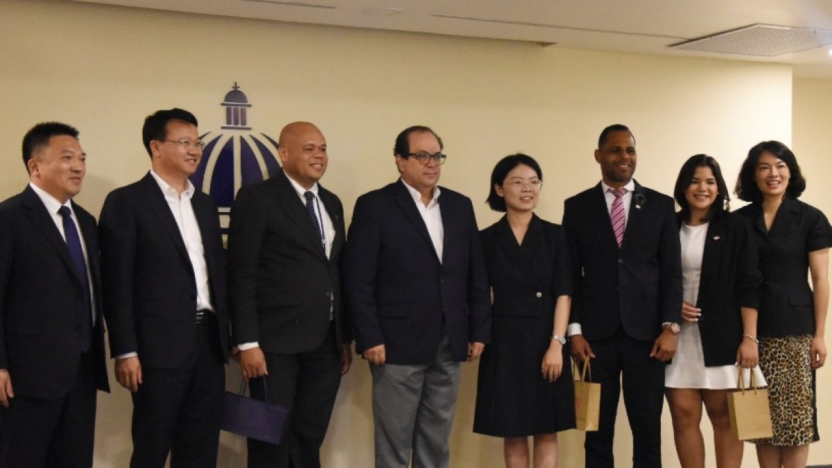 Comisión de China se reunió con funcionarios  Miderec.