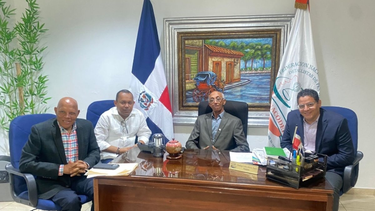 Directivos de Fenacodep en rueda de prensa.