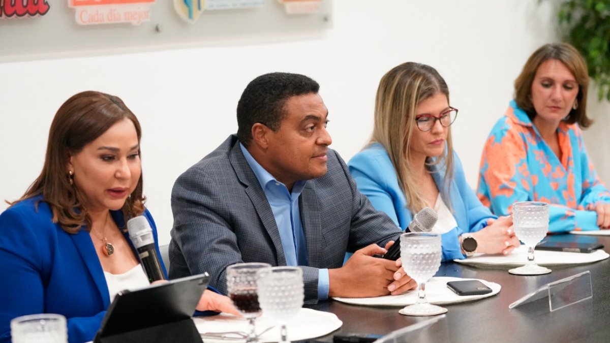 8-9_El País_25_1,p08