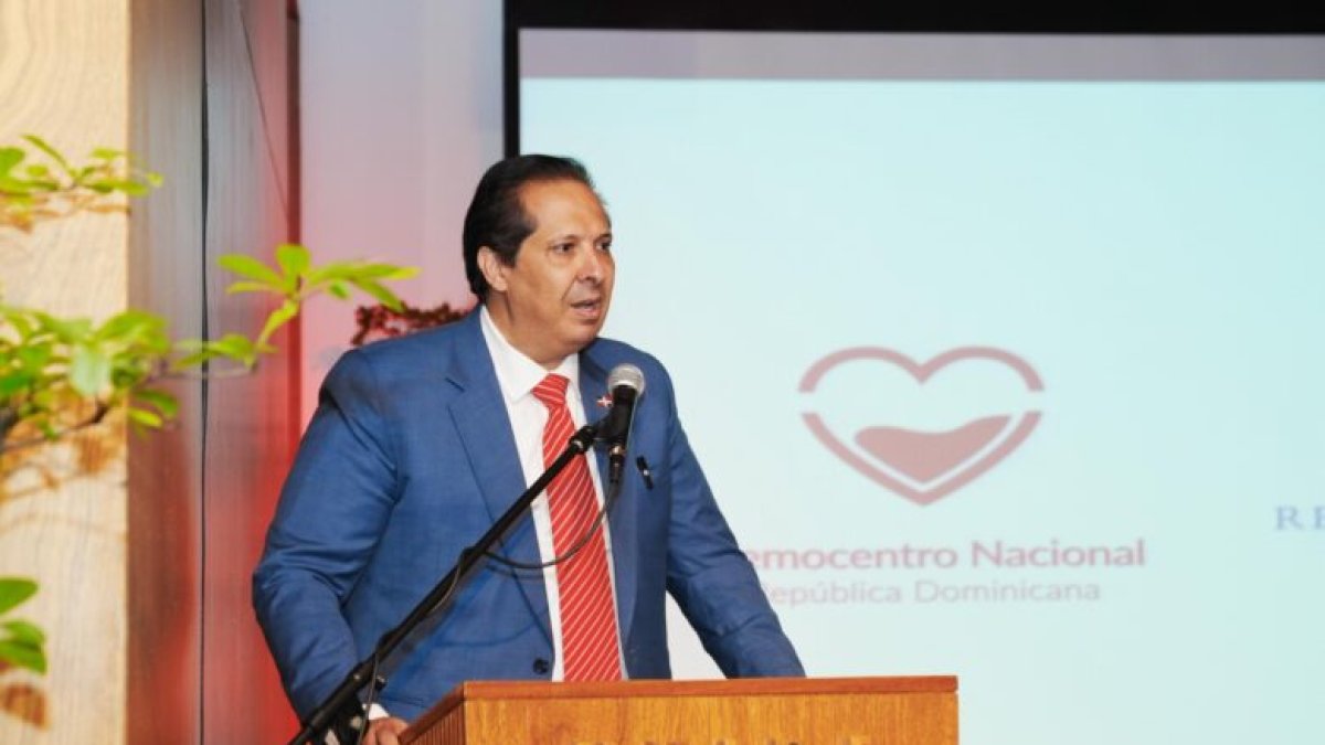 El ministro de Salud, doctor Víctor Atallah