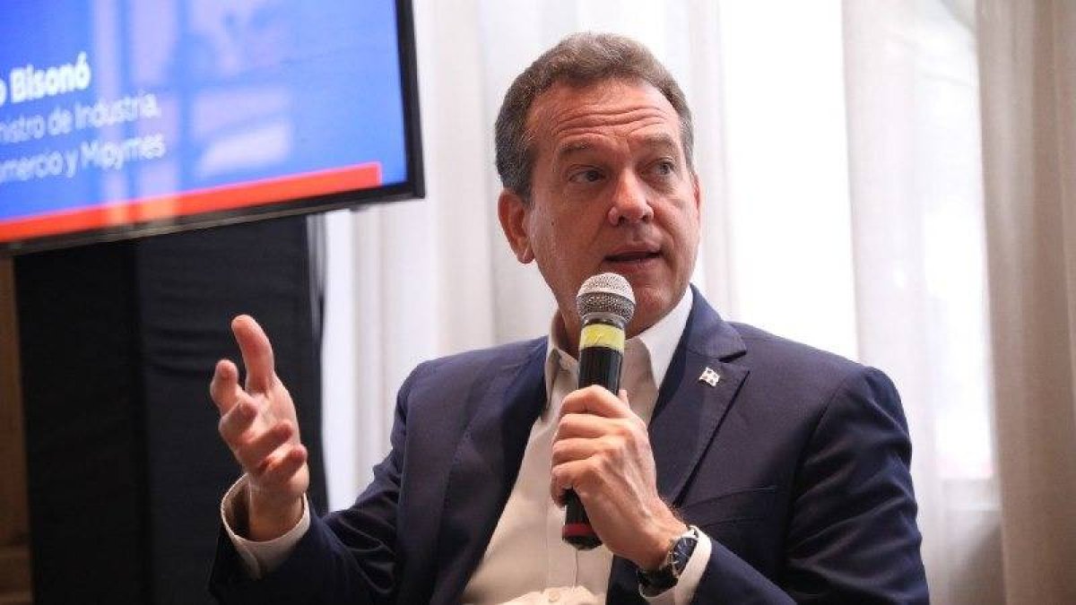 Ito Bisonó, ministro de Industria y Comercio.