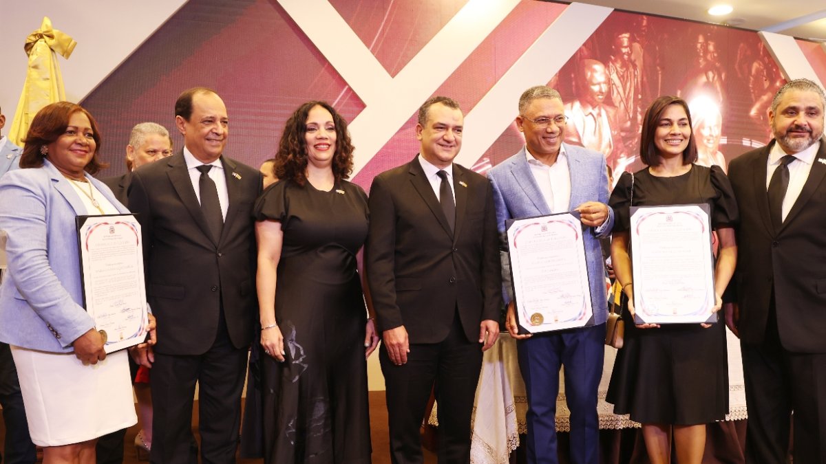 4_El País_12_1A,p01