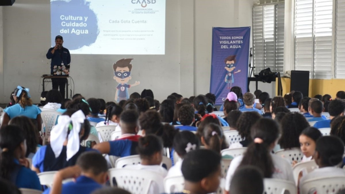 13_El País_18_4,p01