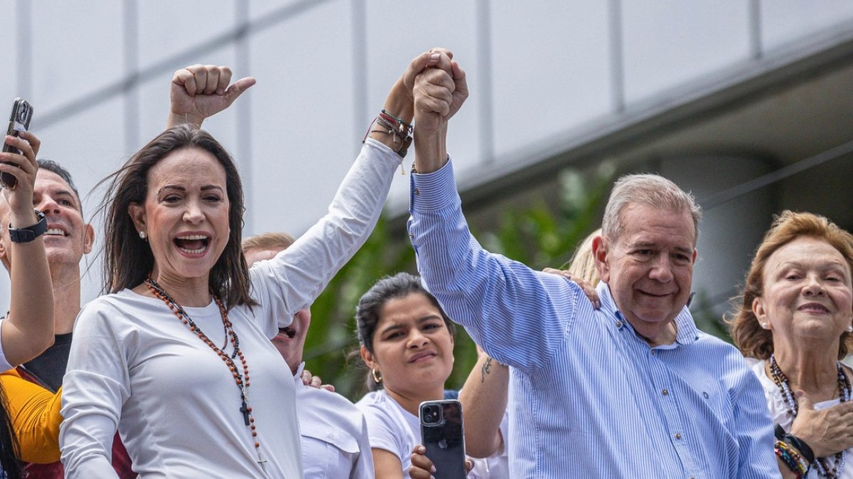 Machado y González Urrutia urgen a policías y militares a impedir “golpe” dado por Maduro