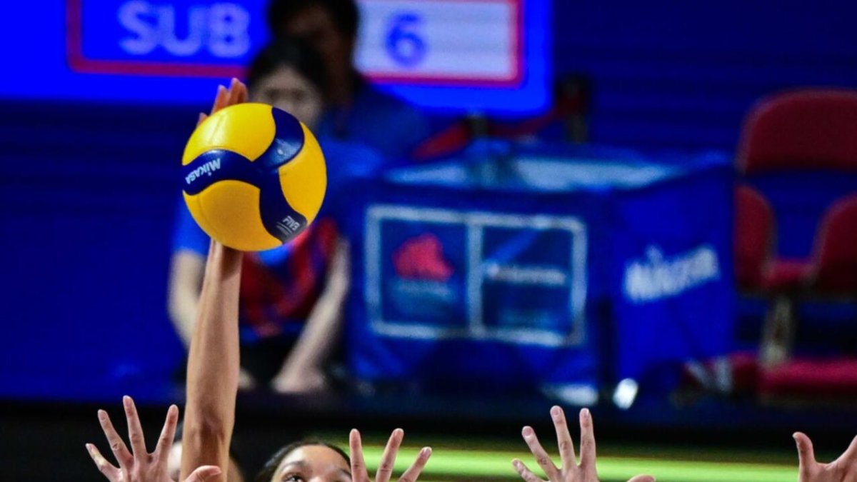 Alondra Tapia logra un potente remate ante Alemania en un partido de la Liga de Naciones 2024. La criolla jugó con calidad.