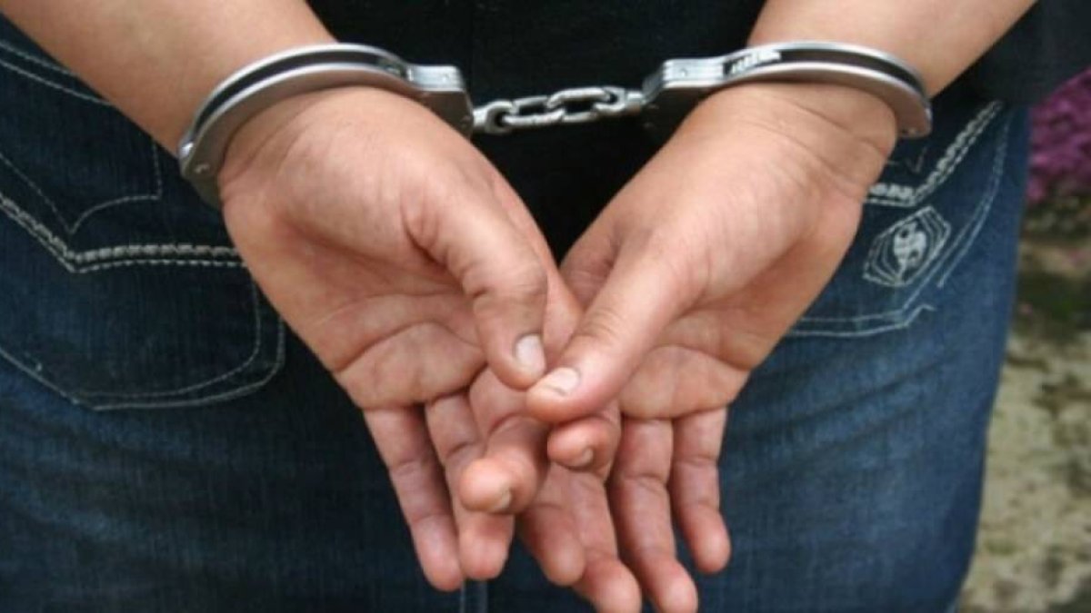 Arrestan a mujer acusada de estafa al seguro social