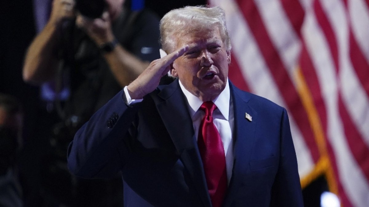 Donald Trump habla en la Convención anoche.  AP