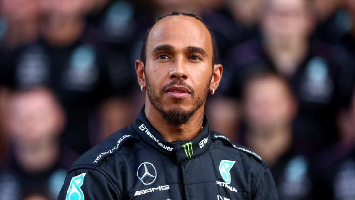 Lewis Hamilton estremece al mundo de la Fórmula 1 con el anuncio de que correrá para Ferrari en 2025