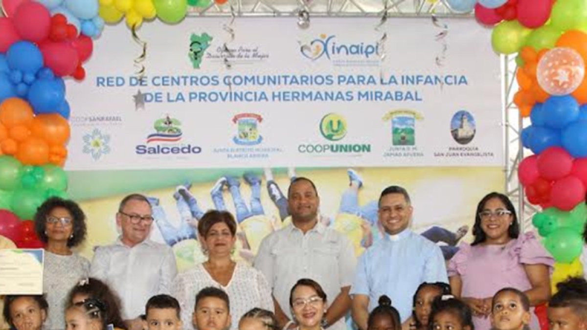 El acto incluyó una fiesta con los niños.