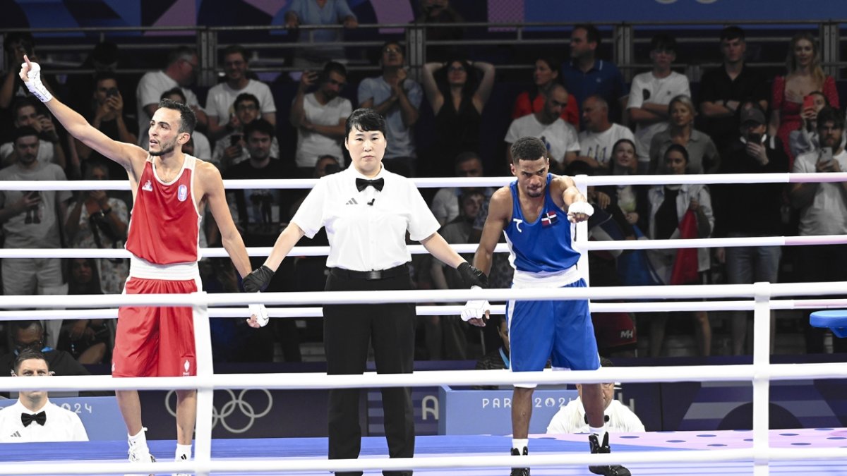 Momentos en que dan ganador al boxeador de Francia sobre el criollo Alcántara.