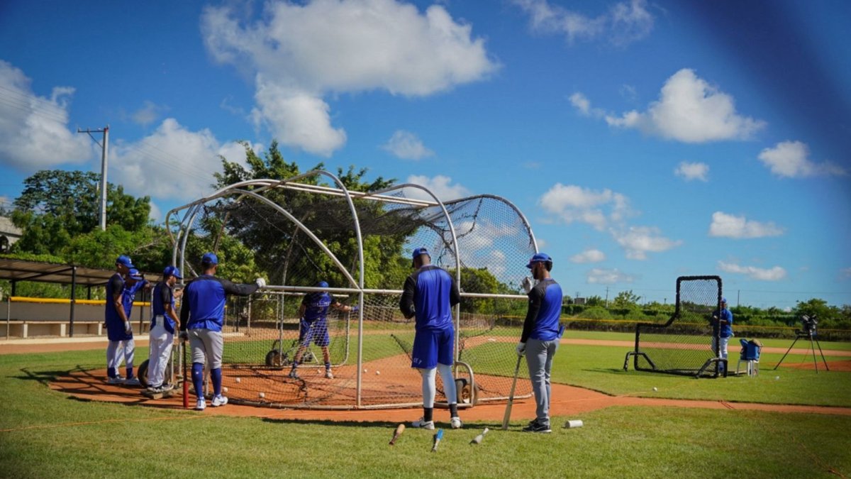 Cada día se integran más jugadores importantes y ayer tocó el turno a Arístides Aquino, uno de los jugadores de poder del Licey que llega muy motivado.