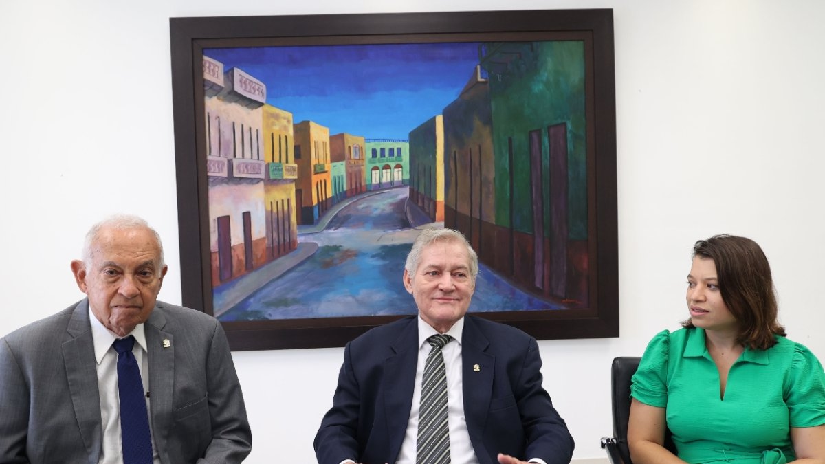 Cesar Nicolás Penson, Euri Andújar y Rosibel Quiroz, durante entrevista.  José de León