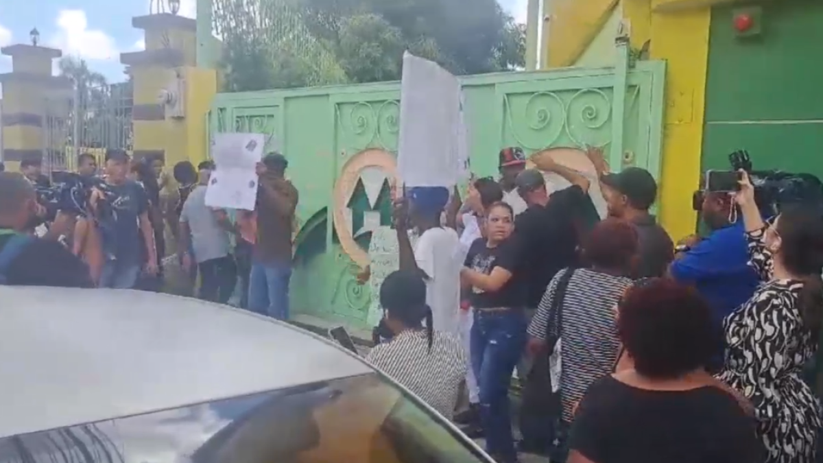 «Quiero mi cuarto», dicen decenas de afectados por fraude en Coop-Herrera