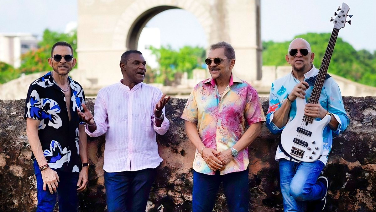 Los Hermanos Rosario y El Canario