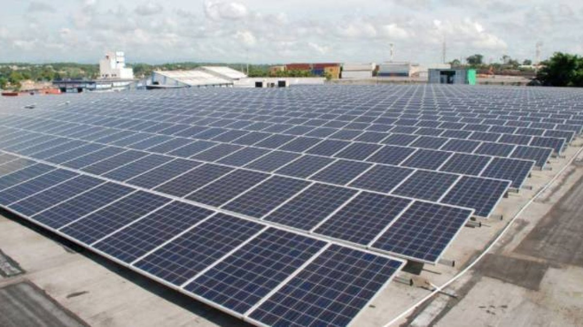 Paneles solares en techos  son una  solución a apagones.