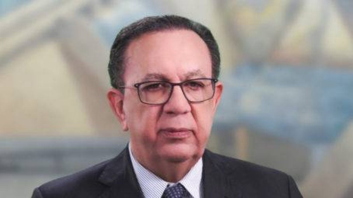 El gobernador del Banco Central, Héctor Valdez Albizu.