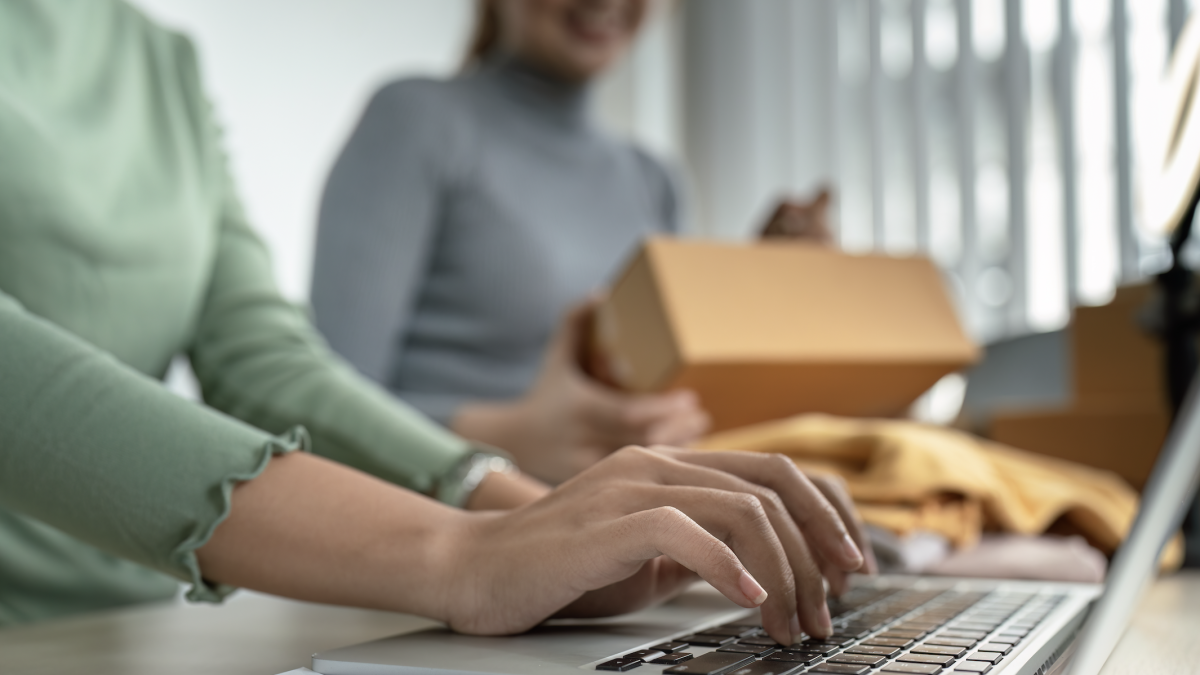 Orientan a personas en materia de compras de  Viernes Negro, CiberMonday y Navidad