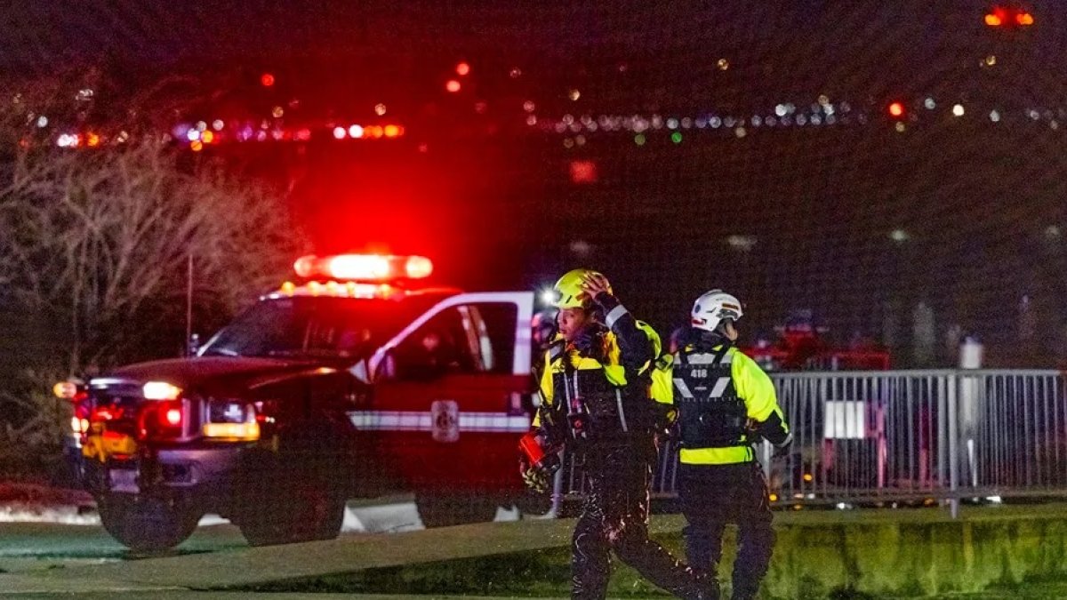 Rescatistas siguen sin hallar sobrevivientes del choque aéreo en Washington