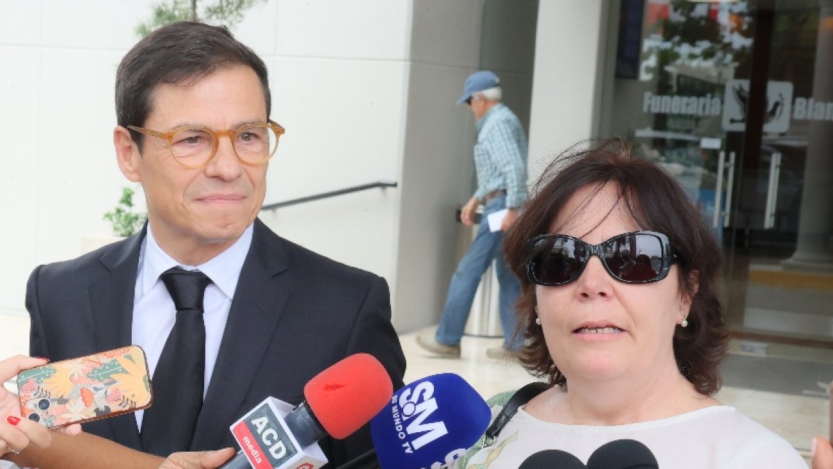 Jorge Muñoz Bissié y Susana Azcona Bissíé.  Arlenis Castillo.