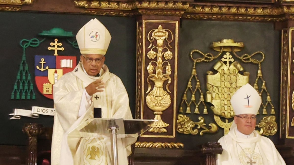 Francisco Ozoria Acosta durante la homilía.  José Francisco.