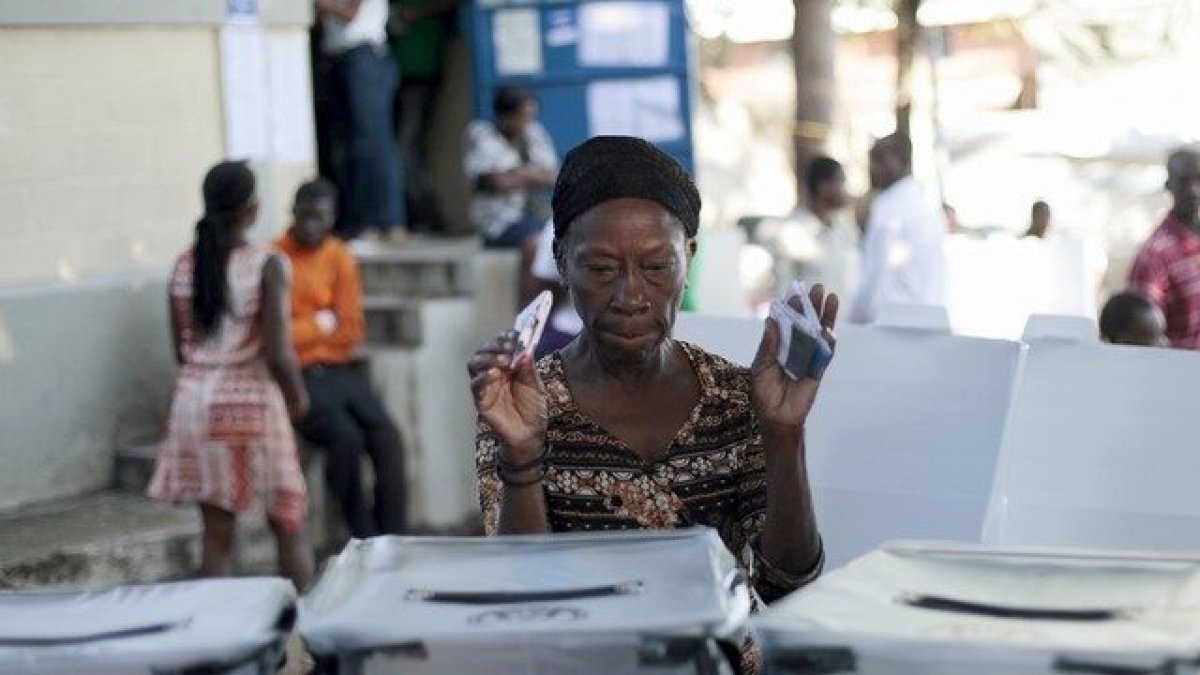 https___archive-images.prod_.global.a201836.reutersmedia.net_2015_10_25_LYNXNPEB9O0CT