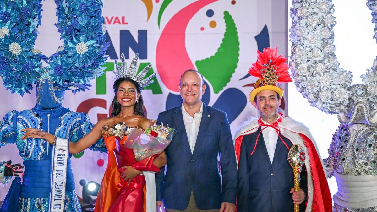 Presentan al rey y la reina del Carnaval de Santiago 2025