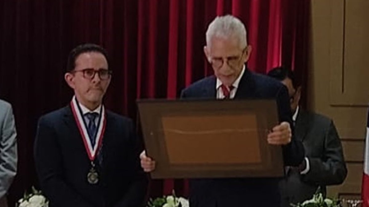Carlos Salcedo Camacho es juramentado en Academia.