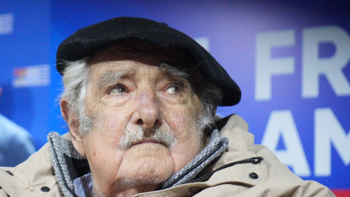 Expresidente uruguayo José Mujica asiste a rueda de prensa en Montevideo