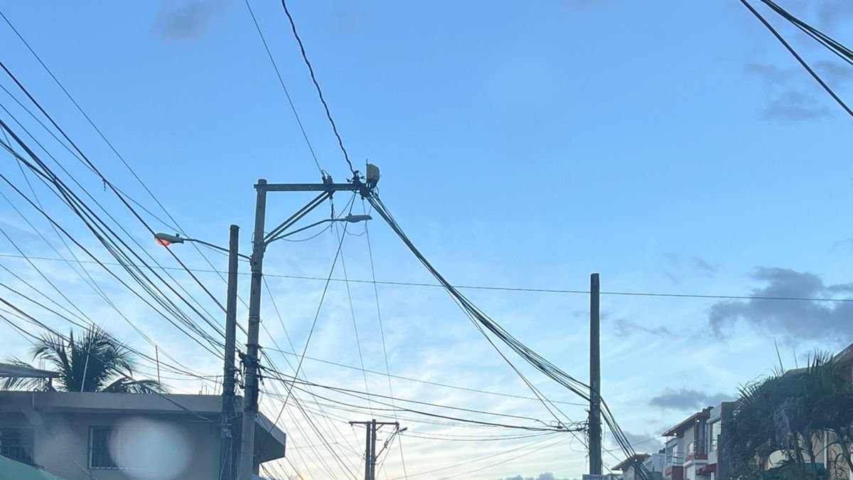 Calle llena de hoyos La Esperanza/ San Isidro SDE