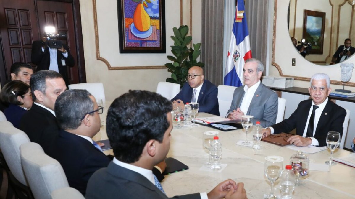 Miembros de CNM llegan al Palacio para elegir procuradores adjuntos