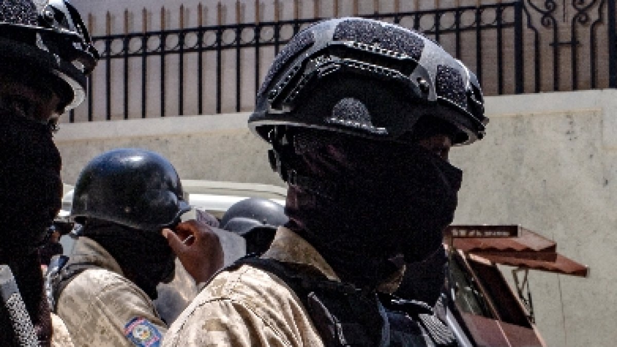 Policías en las calles.