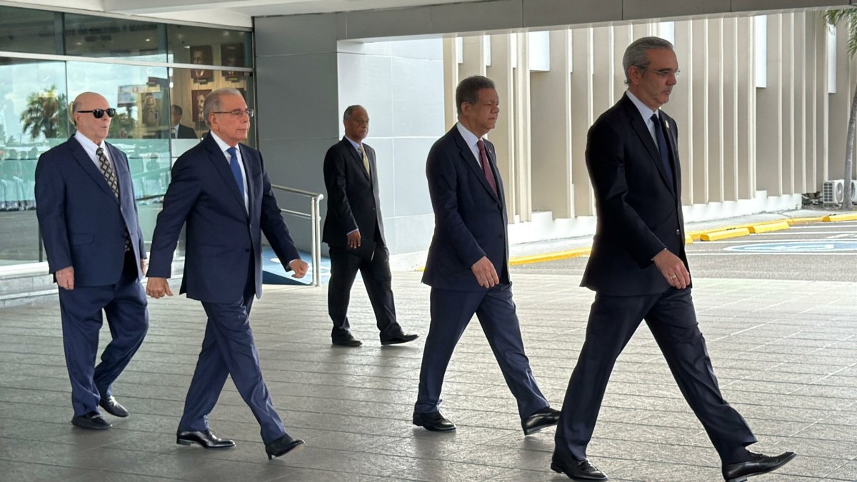 De izquierda a derecha, los expresidentes, Hipólito Mejía, Danilo Medina, Leonel Fernández y el Jefe de Estado, Luis Abinader