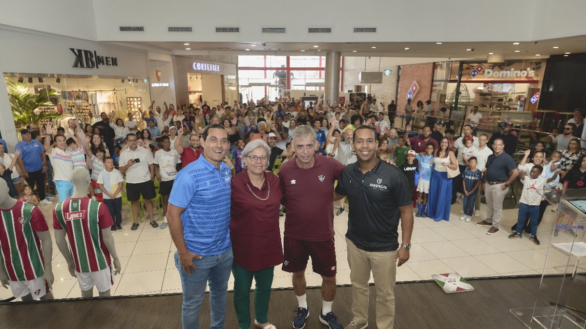 Rubén Díaz, Cándida Mejía,  de la  Academia de Fútbol Base Fluminense,  los  participantes y  los ejecutivos  de Lanco Dominicana,  Enrique Angulo y  André Medeiro.