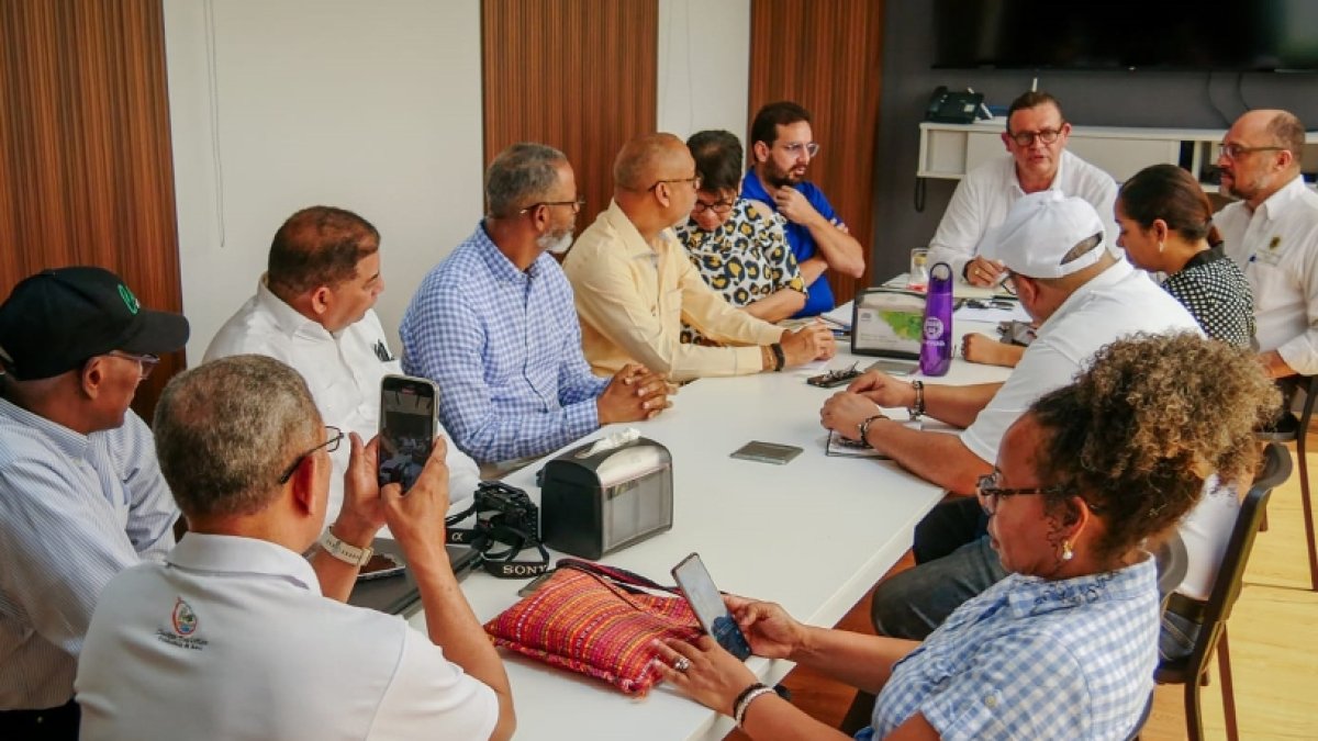 Reunión miembros del Clúster Turístico de Baní,