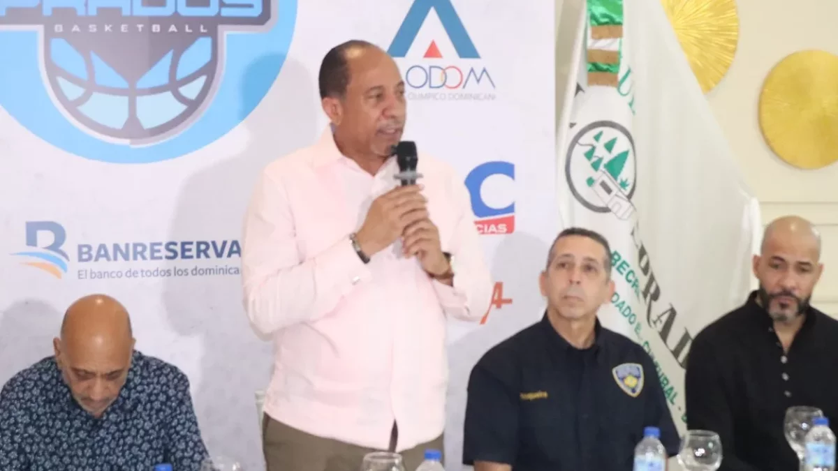 Jorge Ramírez,  habla durante el encuentro.