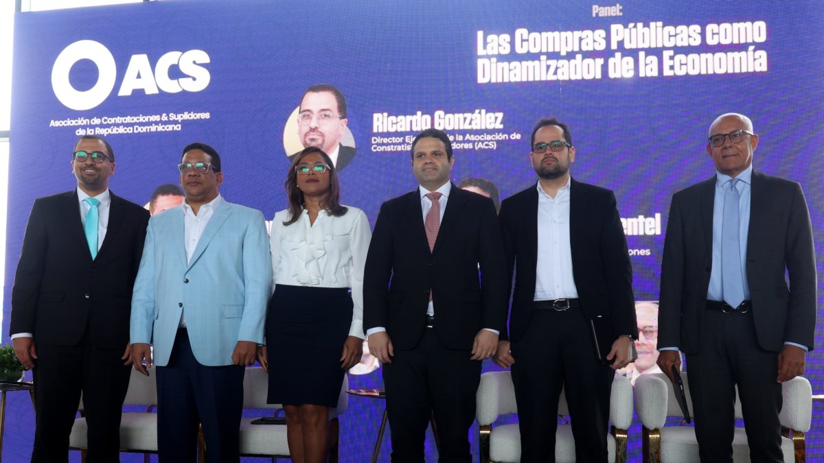 Panel sobre compras públicas con la participación, José Monegro, Carlos Pimentel, Ricardo Gonzáles. Hoy/ Arlenis Castillo/25/07/25