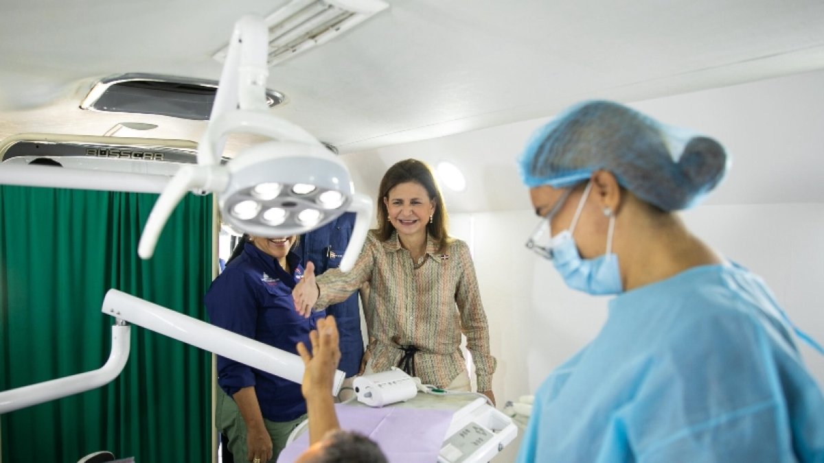 La vice Raquel Peña durante el operativo de salud.